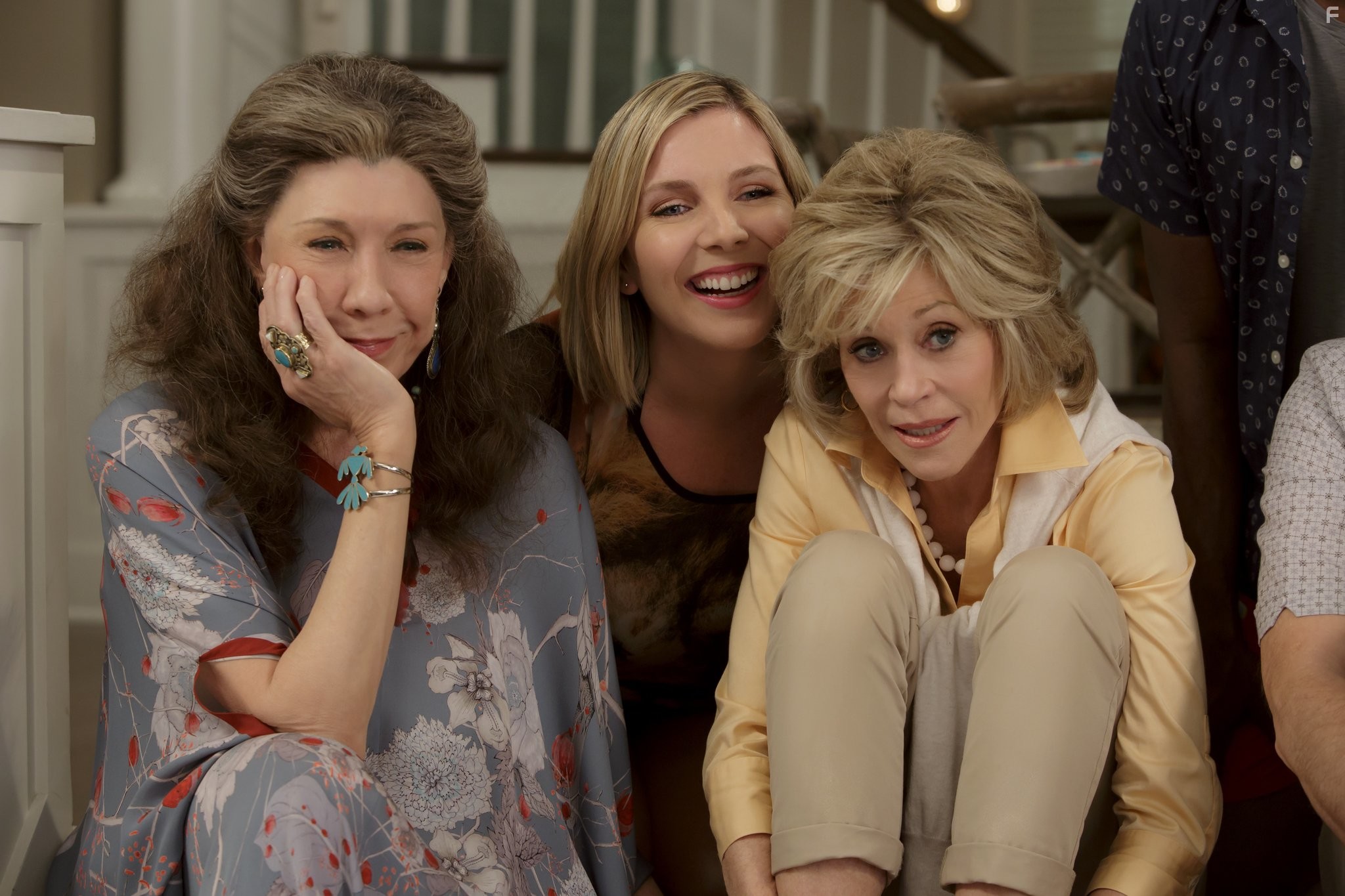 Jane Fonda, Lily Tomlin, and June Diane Raphael in Грейс и Фрэнки (2015)