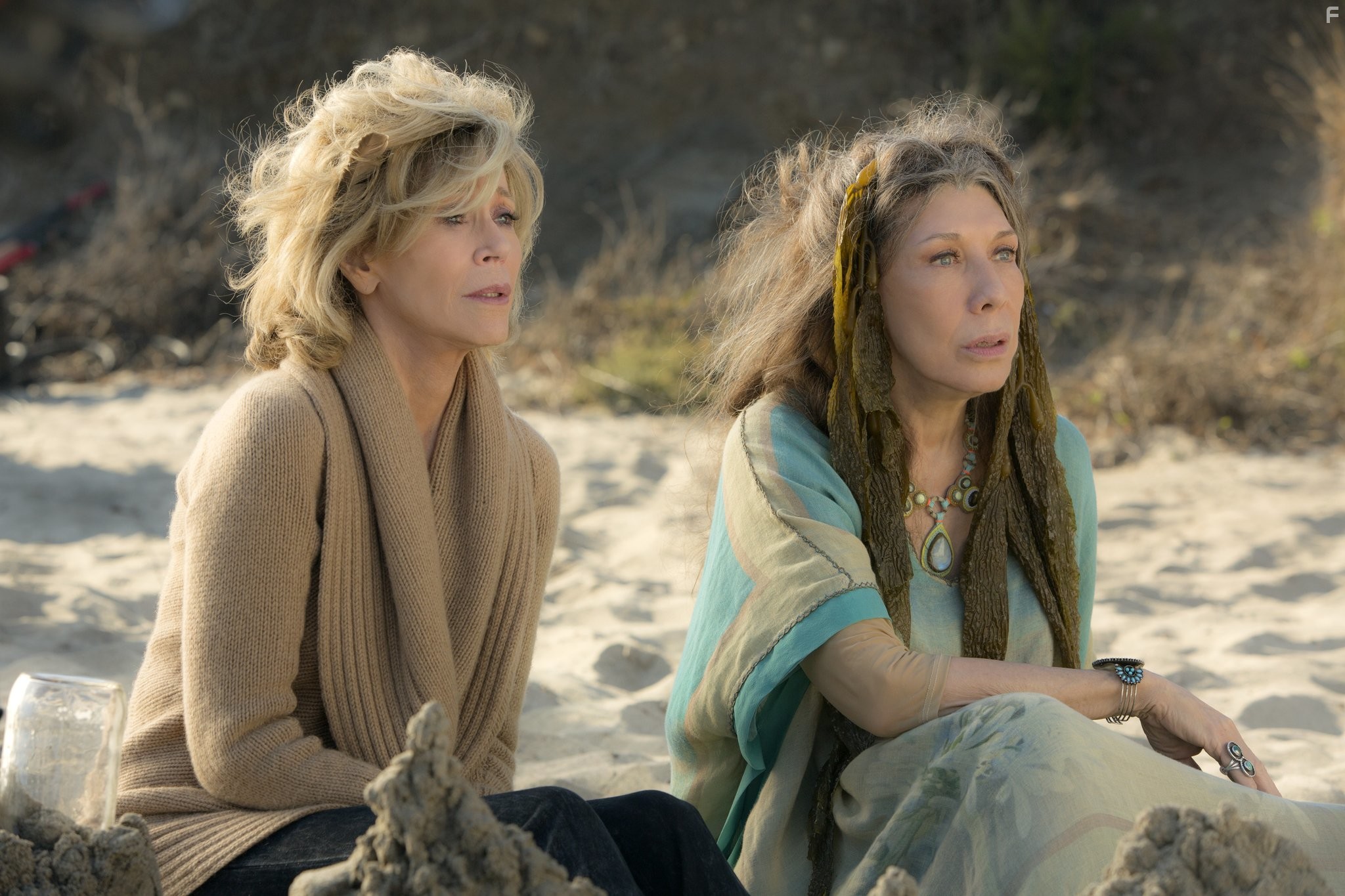 Jane Fonda and Lily Tomlin in Грейс и Фрэнки (2015)