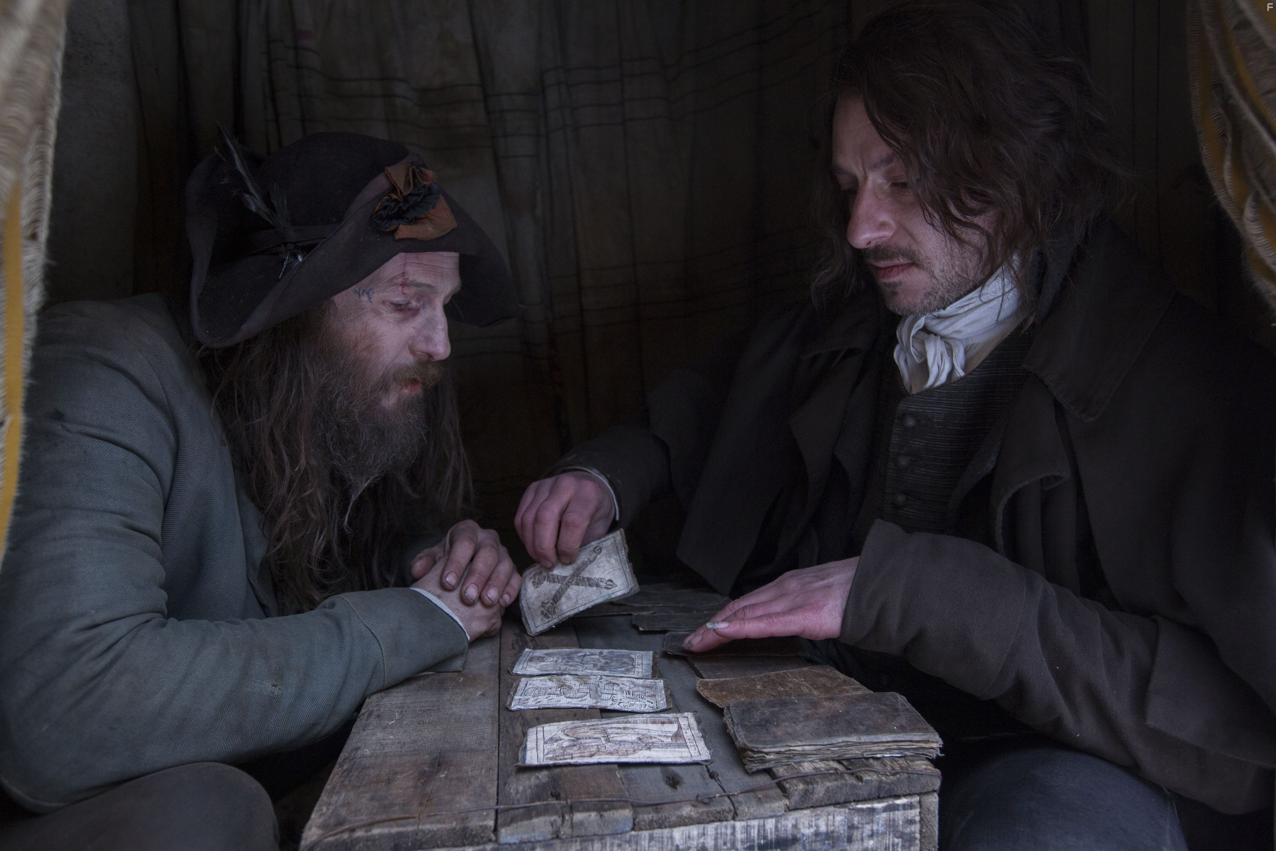 Enzo Cilenti and Paul Kaye in Джонатан Стрендж и мистер Норрелл (2015)