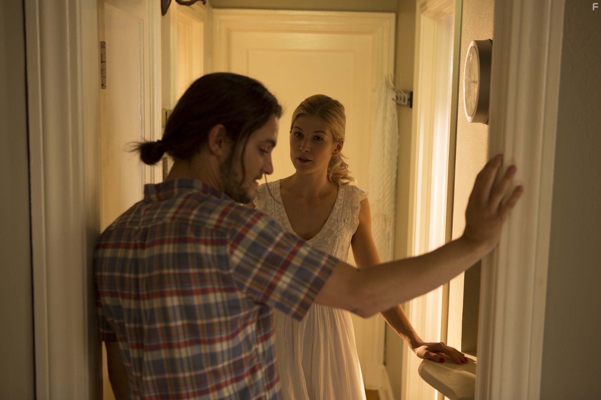 Shiloh Fernandez in Вернуть отправителю (2015)