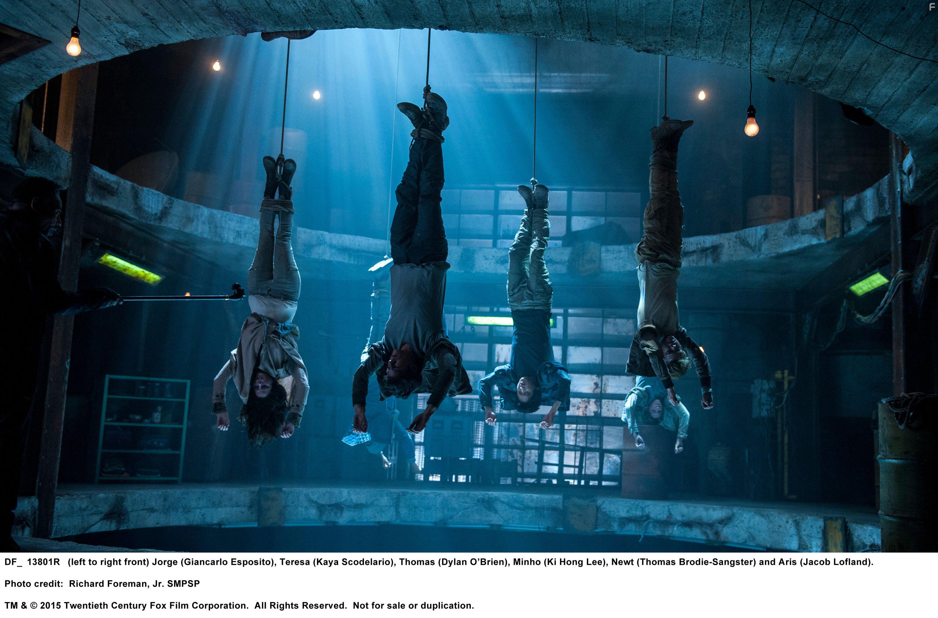 Giancarlo Esposito, Thomas Brodie-Sangster, Kaya Scodelario, Dylan O'Brien, Ki Hong Lee, and Jacob Lofland in Maze Runner: The Scorch Trials (2015)