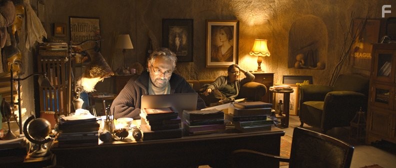 Demet Akbag and Haluk Bilginer in Зимняя спячка (2014)