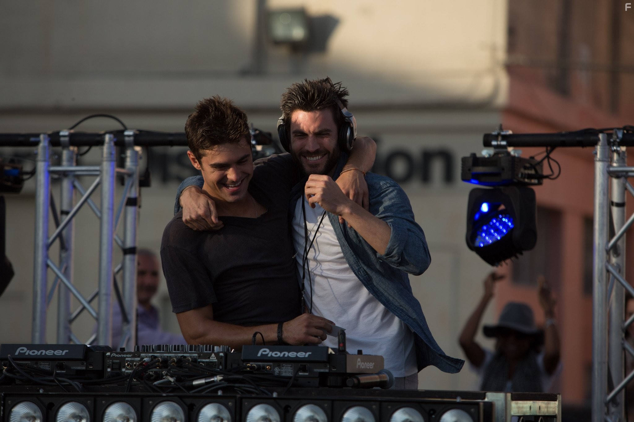 Wes Bentley and Zac Efron in 128 ударов сердца в минуту (2015)