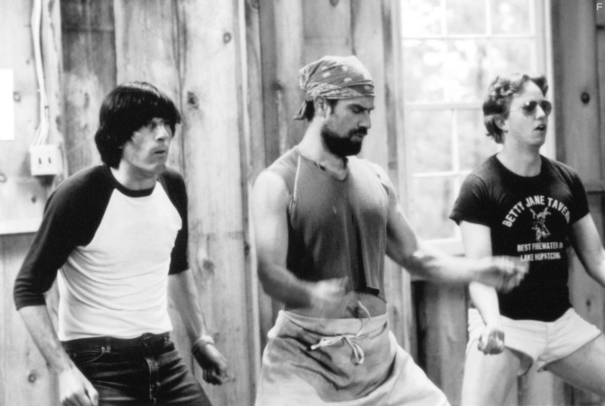 Christopher Meloni and Michael Showalter in Жаркое американское лето (2001)