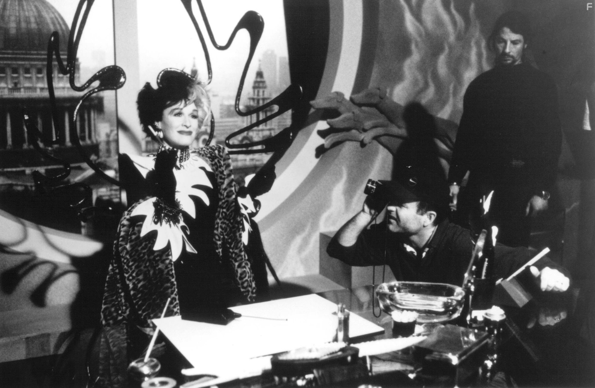 Glenn Close and Stephen Herek in 101 далматинeц (1996)