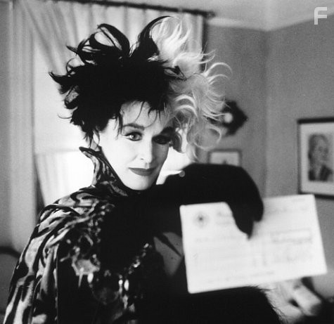 Glenn Close in 101 далматинeц (1996)