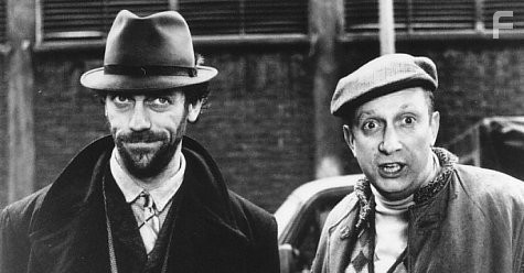 Hugh Laurie and Mark Williams in 101 далматинeц (1996)