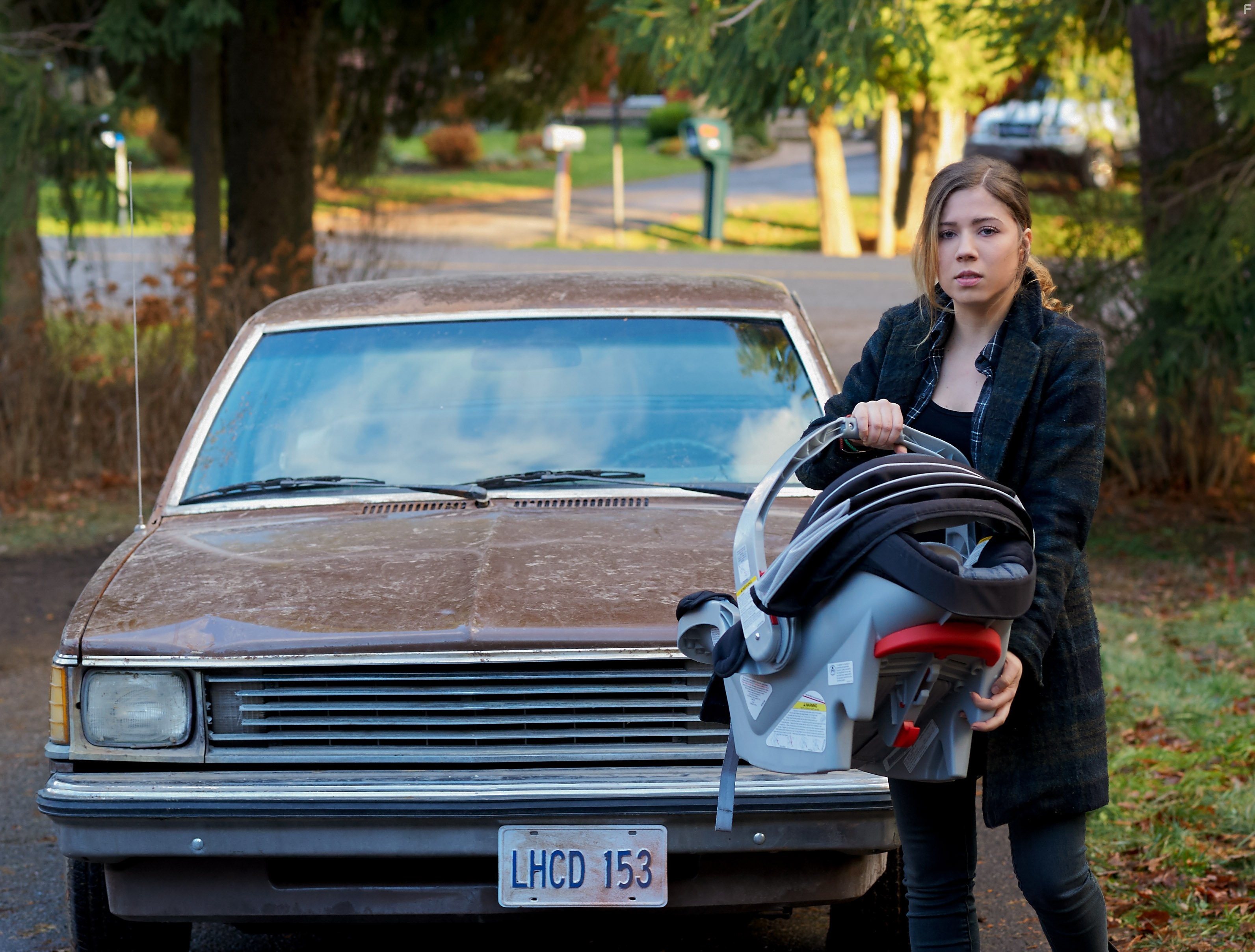 Jennette McCurdy in Между (2015)