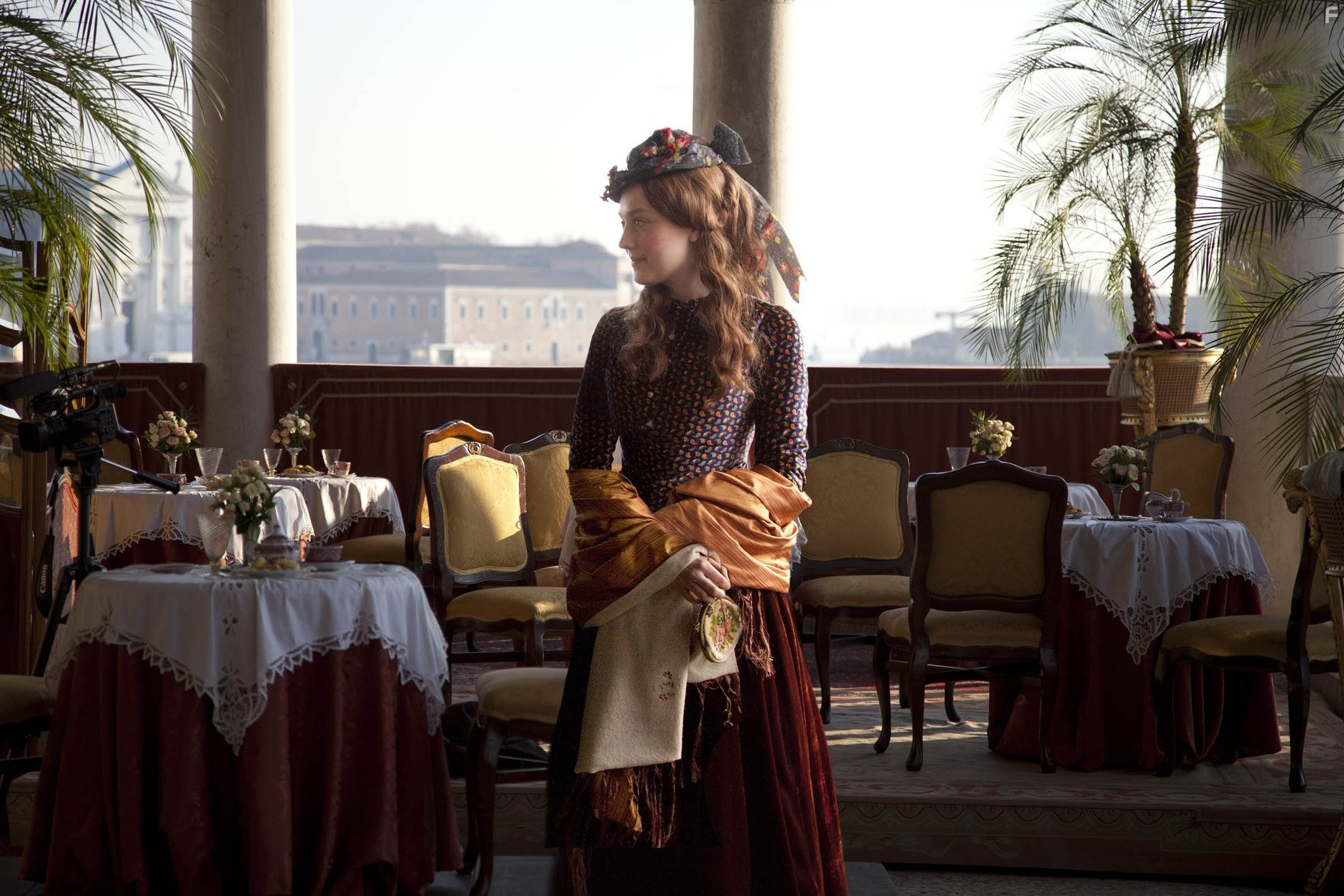 Dakota Fanning and David Levinthal in Эффи (2014)