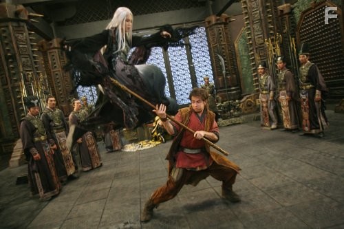 Michael Angarano and Bingbing Li in Запретное царство (2008)