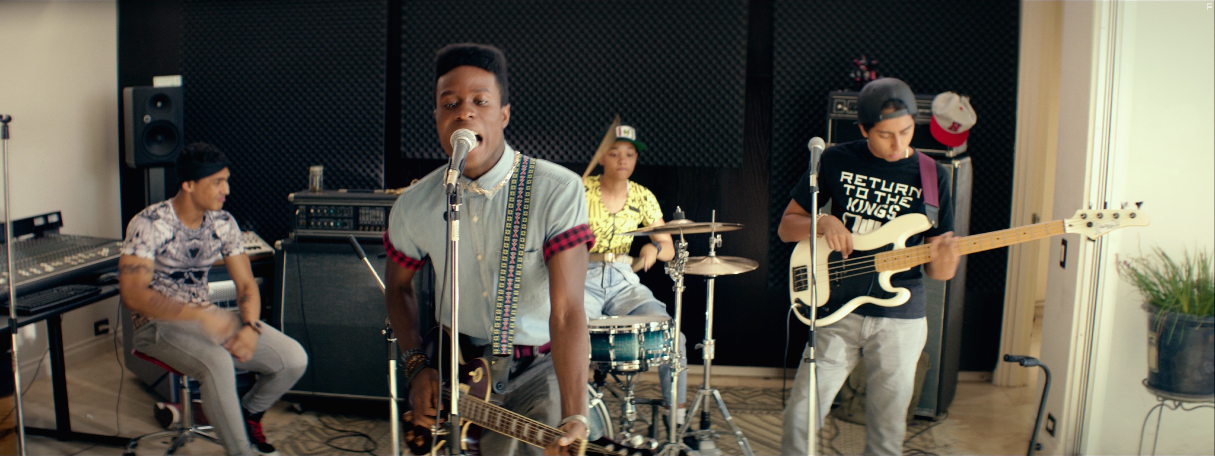 Tony Revolori, Quincy Brown, Kiersey Clemons, and Shameik Moore in Наркотик (2015)