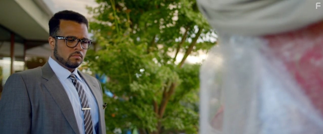 Aaron Burns in Кто там (2015)