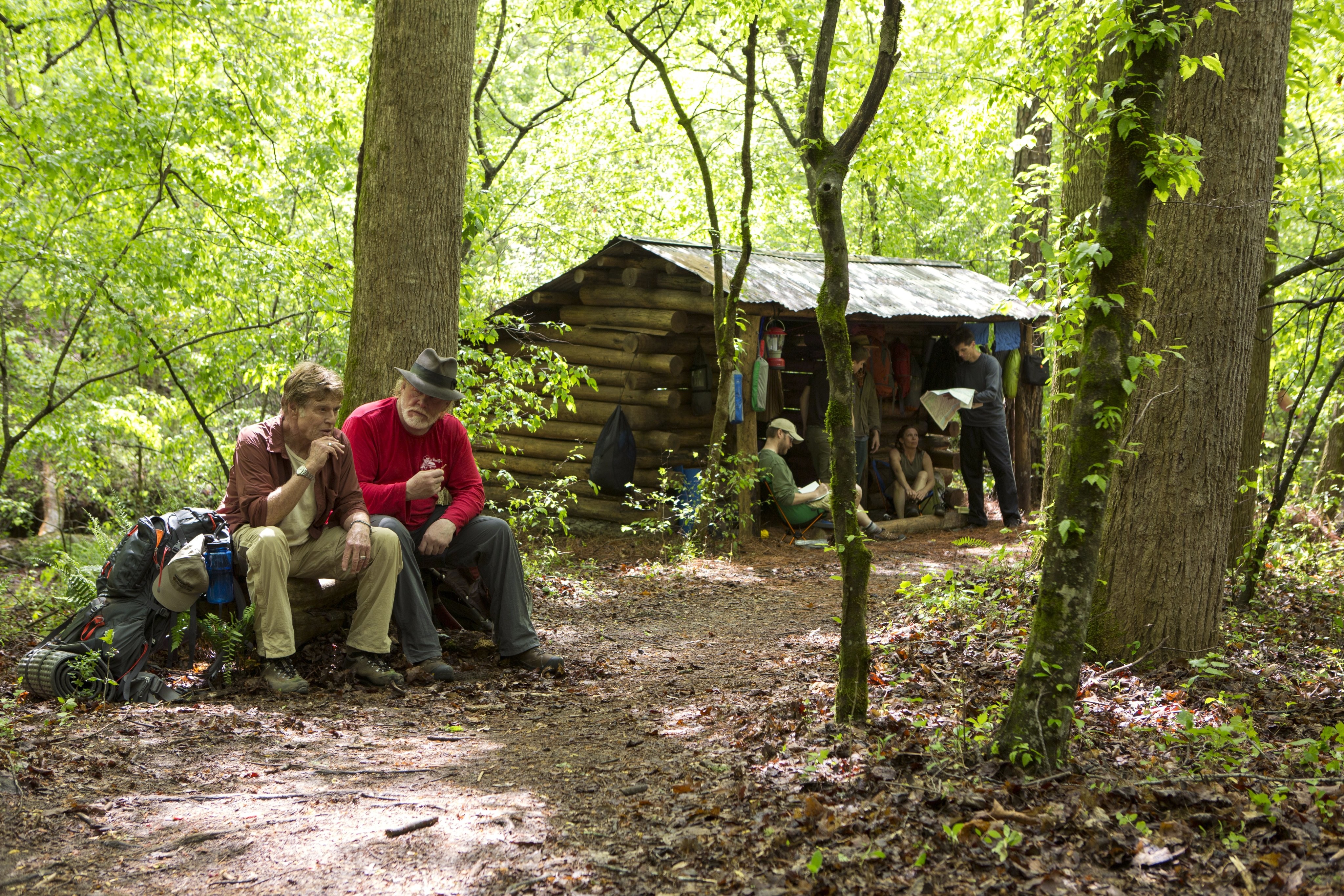 Nick Nolte and Robert Redford in Прогулка по лесам (2015)