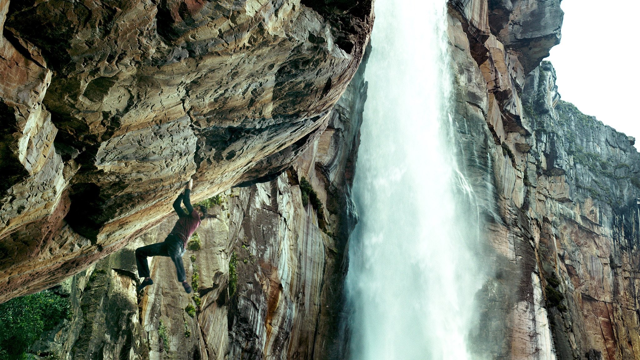 Edgar Ram?rez in На гребне волны (2015)