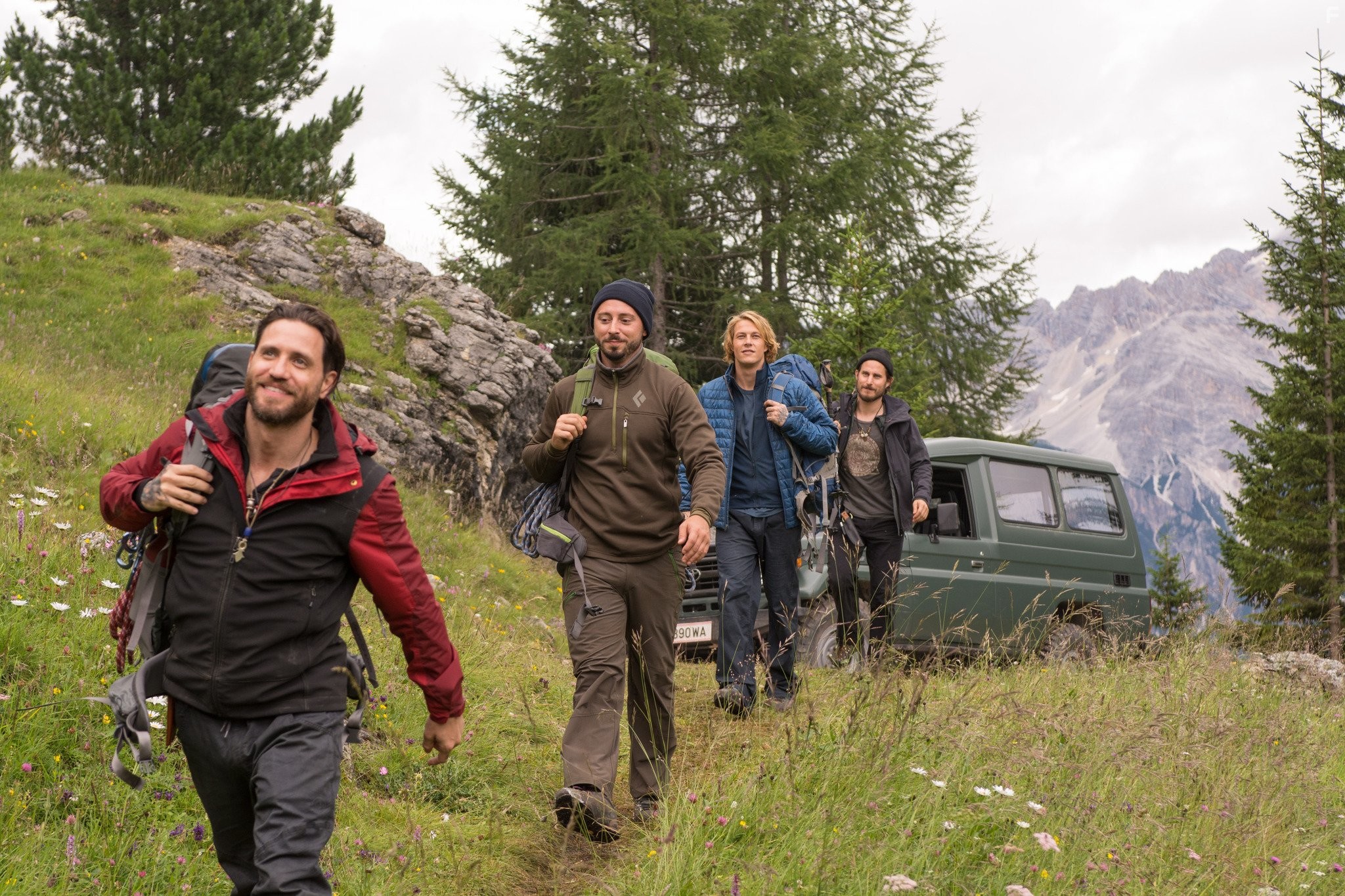 Matias Varela, Clemens Schick, Edgar Ram?rez, and Luke Bracey in На гребне волны (2015)