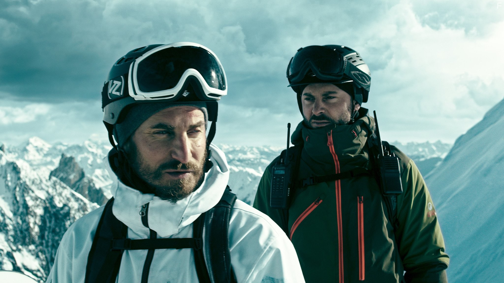 Matias Varela and Clemens Schick in На гребне волны (2015)