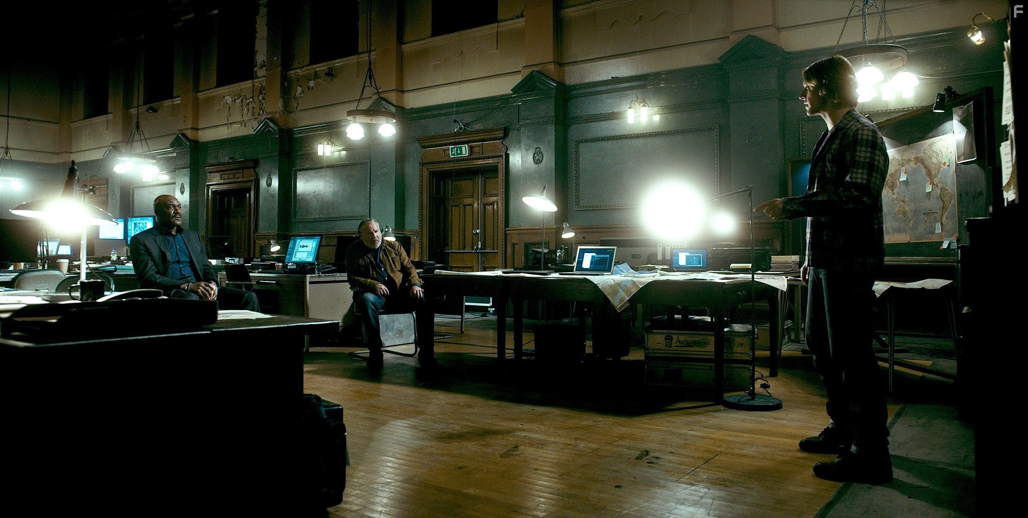 Delroy Lindo, Ray Winstone, and Luke Bracey in На гребне волны (2015)