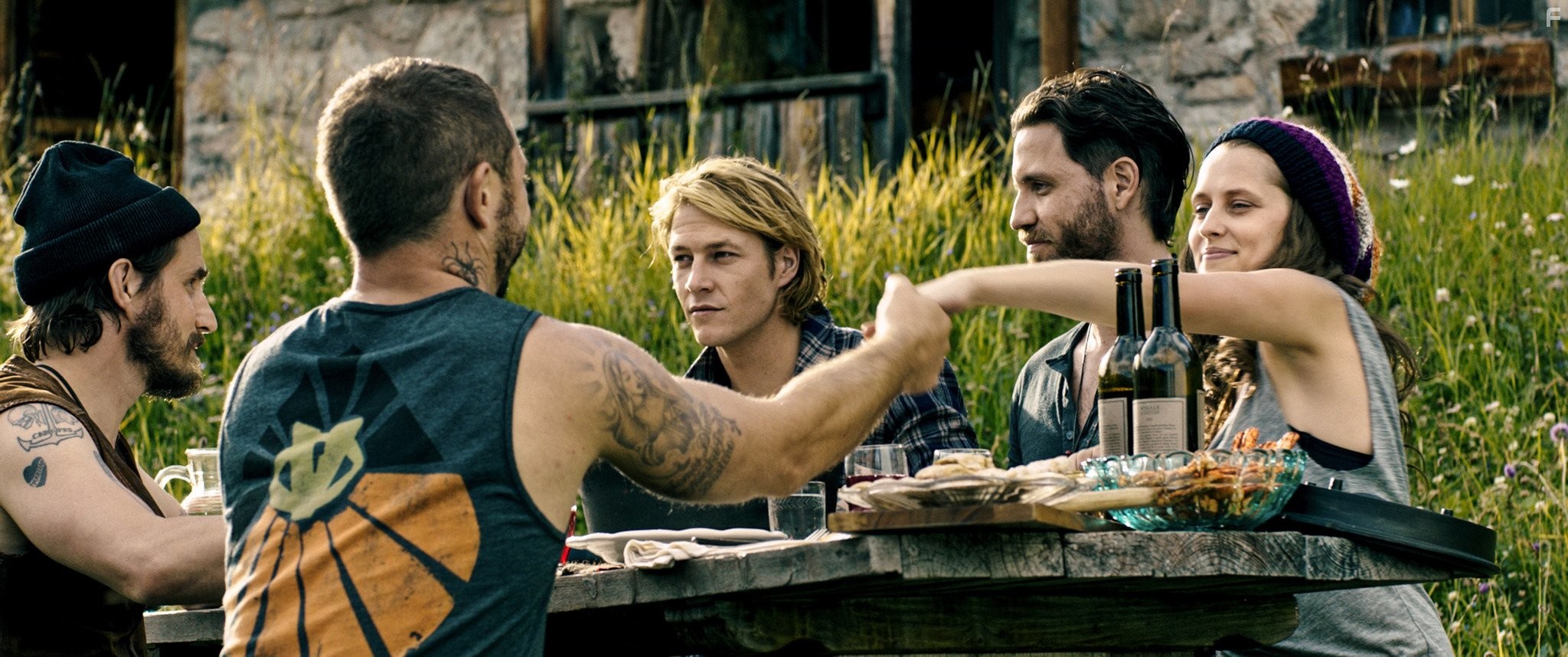Matias Varela, Clemens Schick, Edgar Ram?rez, Teresa Palmer, and Luke Bracey in На гребне волны (2015)