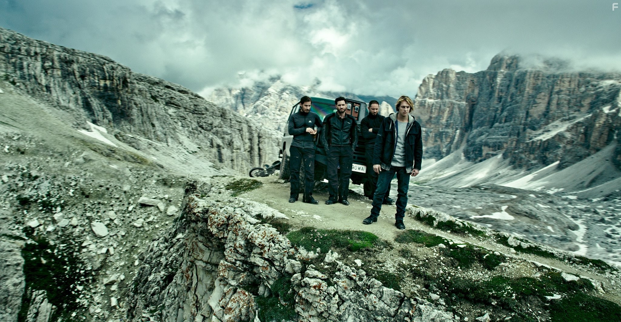 Matias Varela, Clemens Schick, Edgar Ram?rez, and Luke Bracey in На гребне волны (2015)