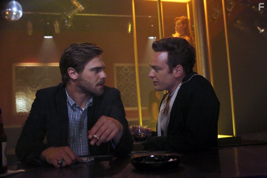 Michael Drayer and Grey Damon in Водолей (2015)