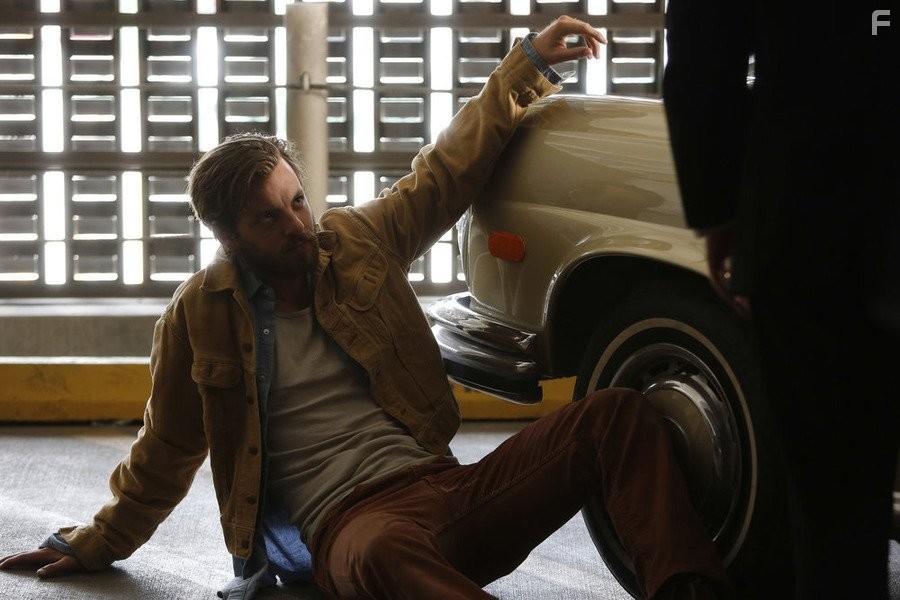 Gethin Anthony in Водолей (2015)