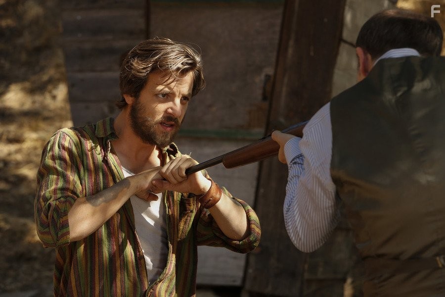 Gethin Anthony in Водолей (2015)