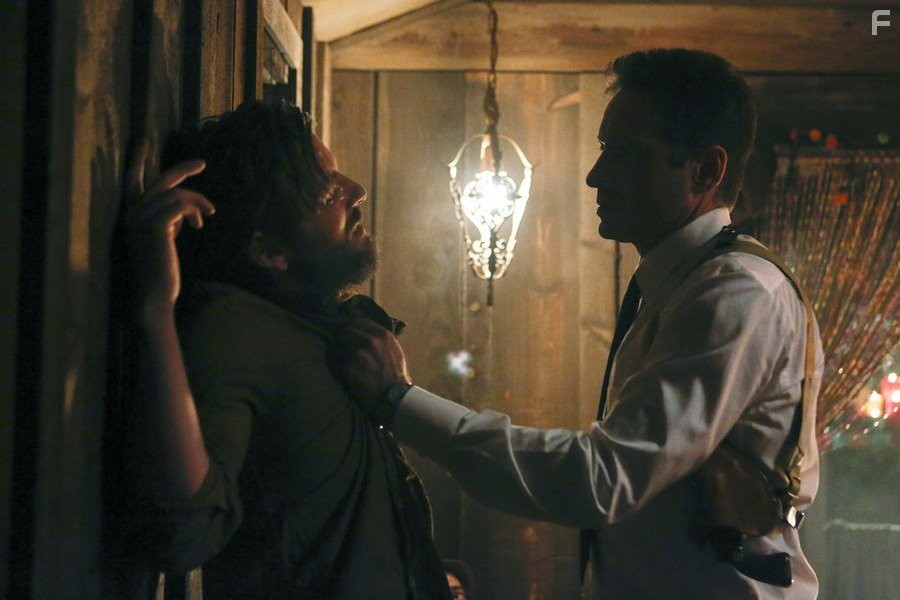 David Duchovny and Gethin Anthony in Водолей (2015)