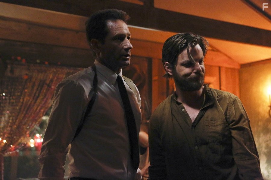 David Duchovny and Gethin Anthony in Водолей (2015)