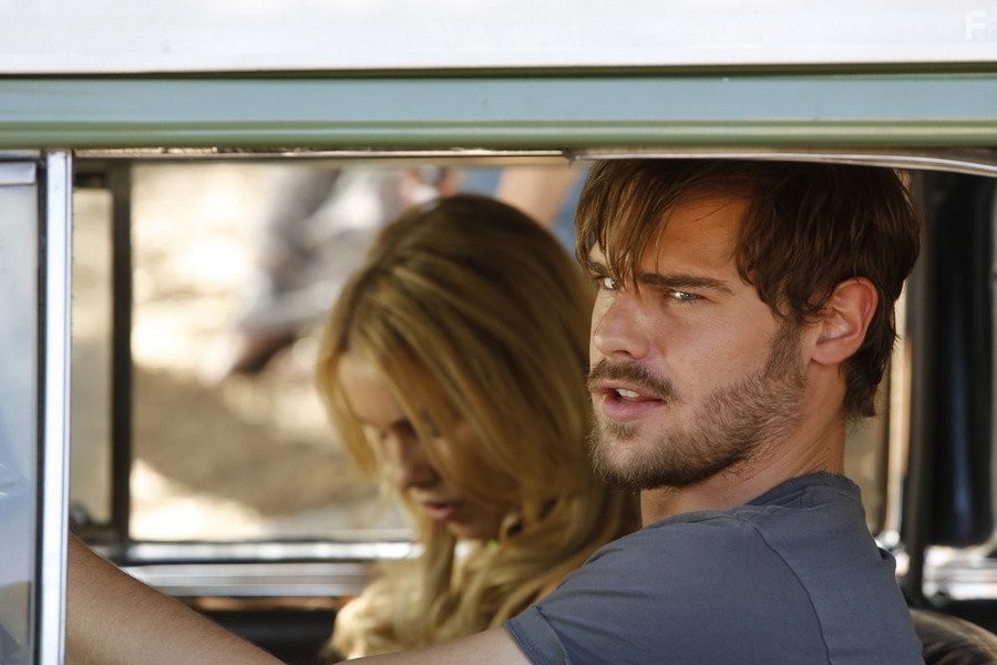 Claire Holt and Grey Damon in Водолей (2015)