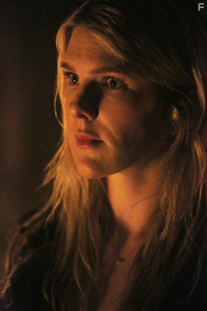 Lily Rabe in Шёпот (2015)