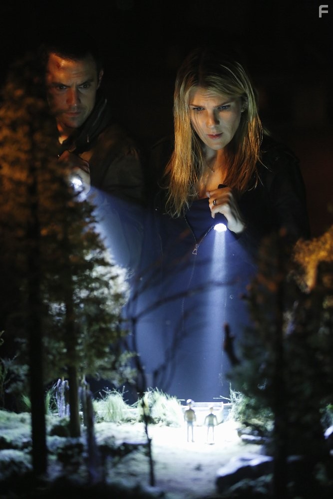 Milo Ventimiglia and Lily Rabe in Шёпот (2015)