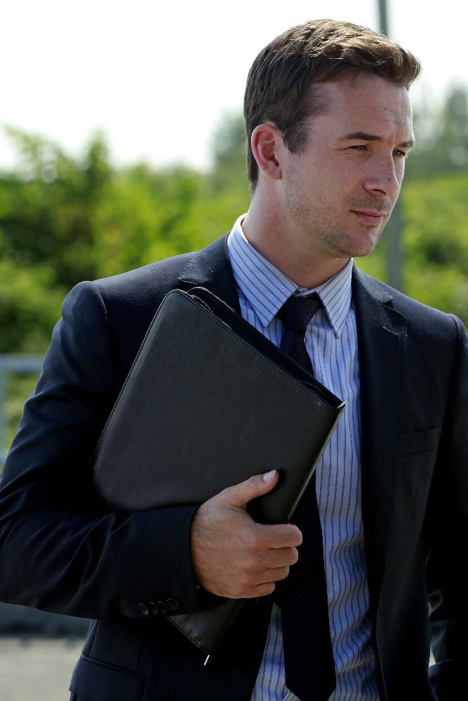 Barry Sloane in Шёпот (2015)