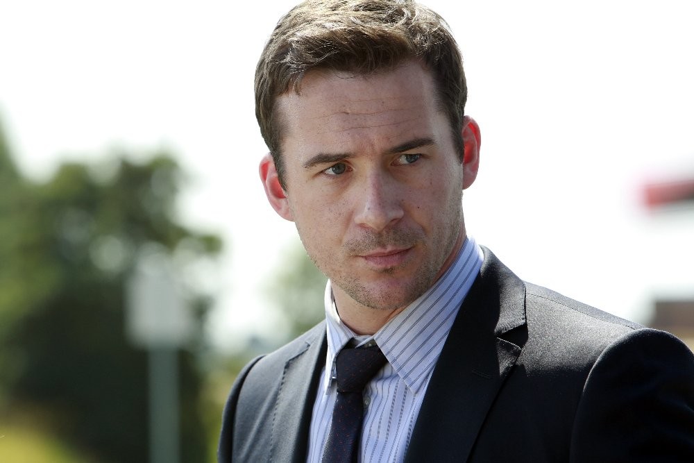 Barry Sloane in Шёпот (2015)