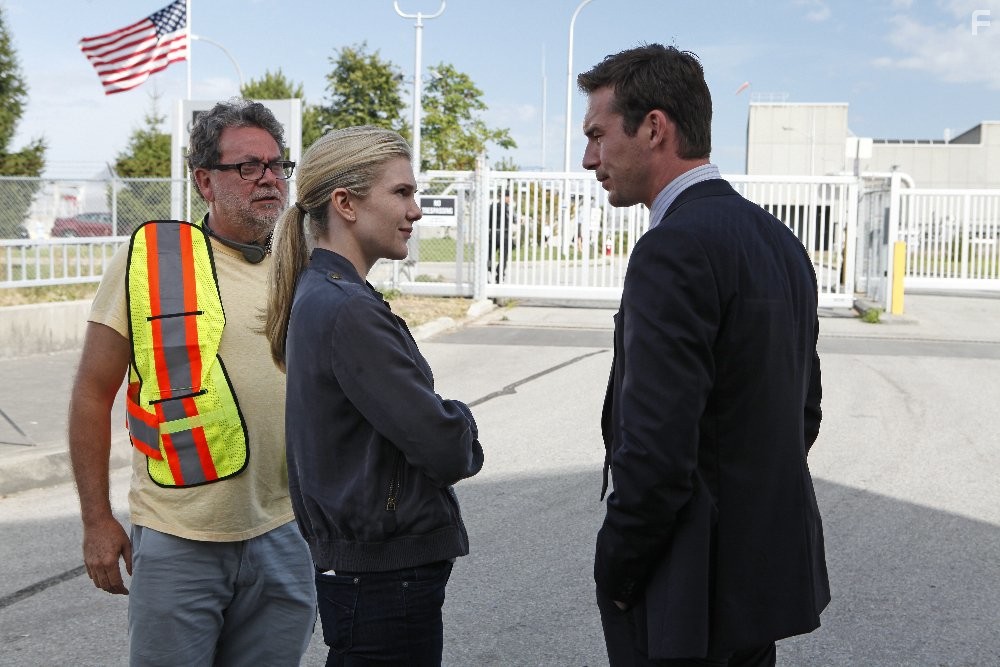 Lily Rabe and Barry Sloane in Шёпот (2015)