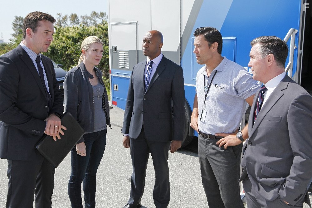 Steve Bacic, Paul McGillion, Derek Webster, Lily Rabe, and Barry Sloane in Шёпот (2015)