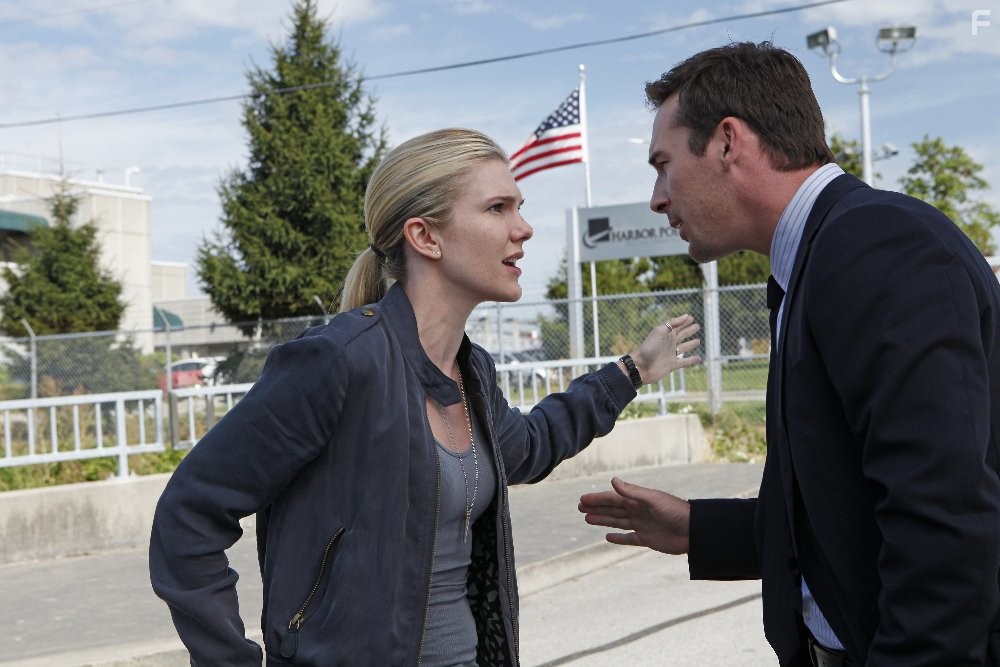 Lily Rabe and Barry Sloane in Шёпот (2015)