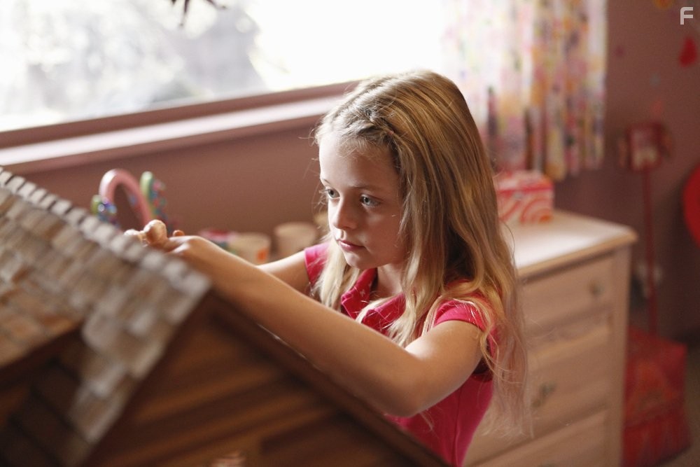 Kylie Rogers in Шёпот (2015)