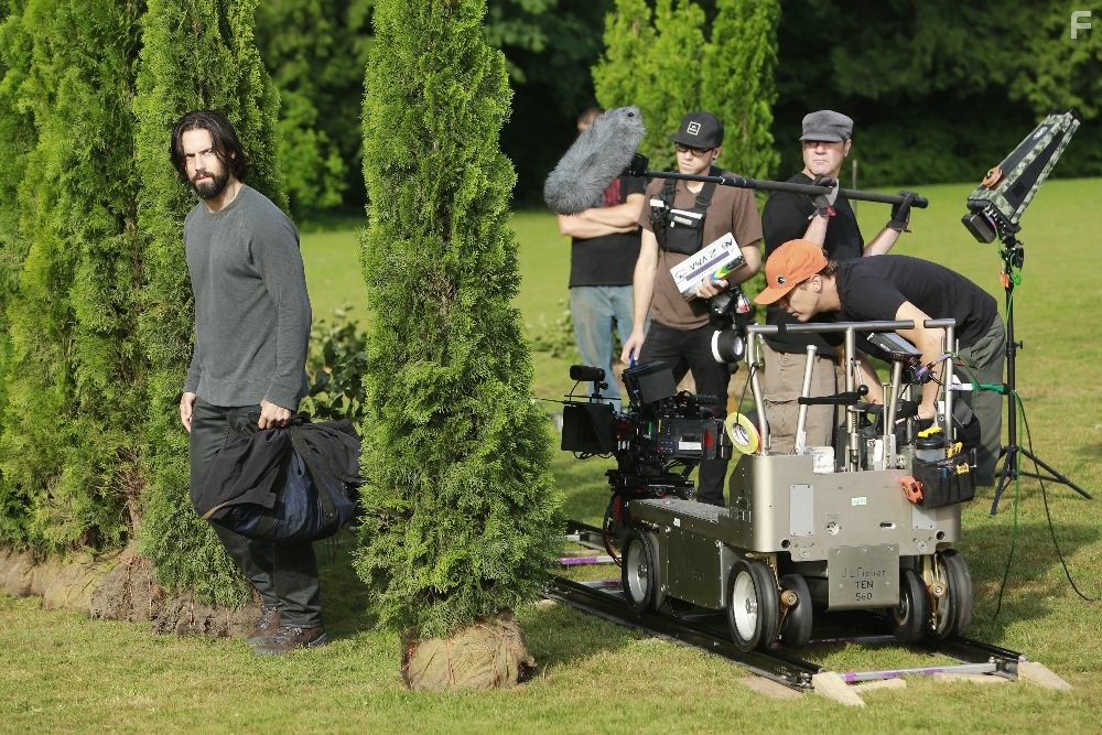 Milo Ventimiglia in Шёпот (2015)