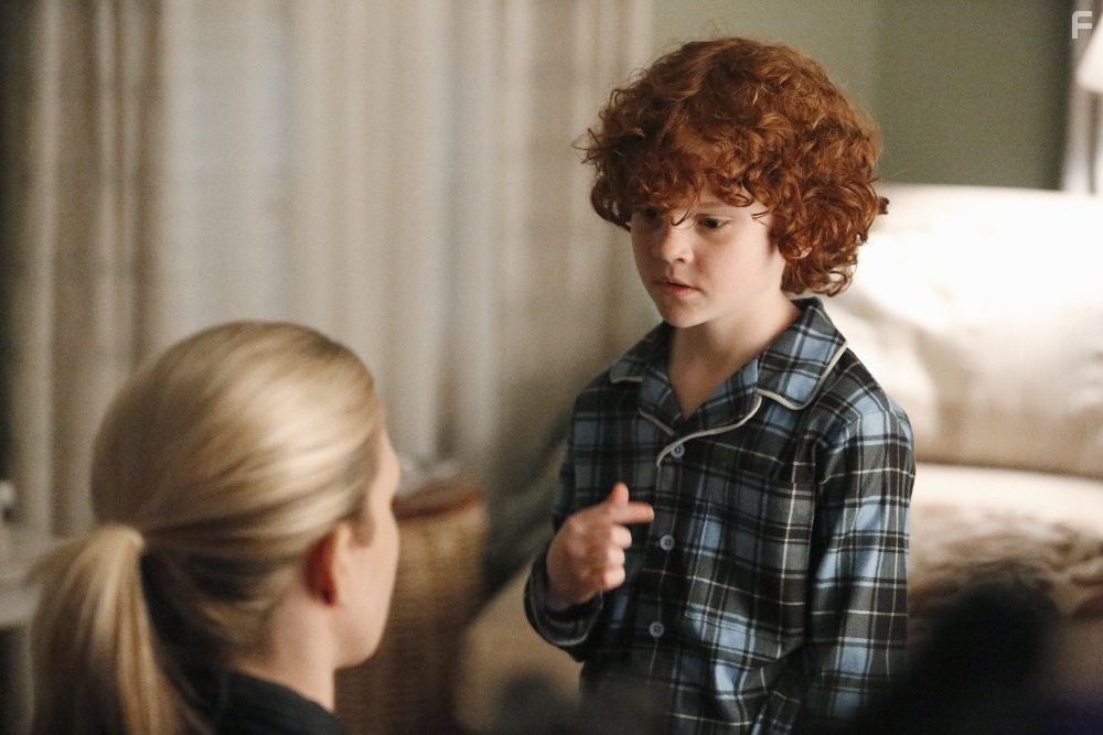 Lily Rabe and Kyle Harrison Breitkopf in Шёпот (2015)