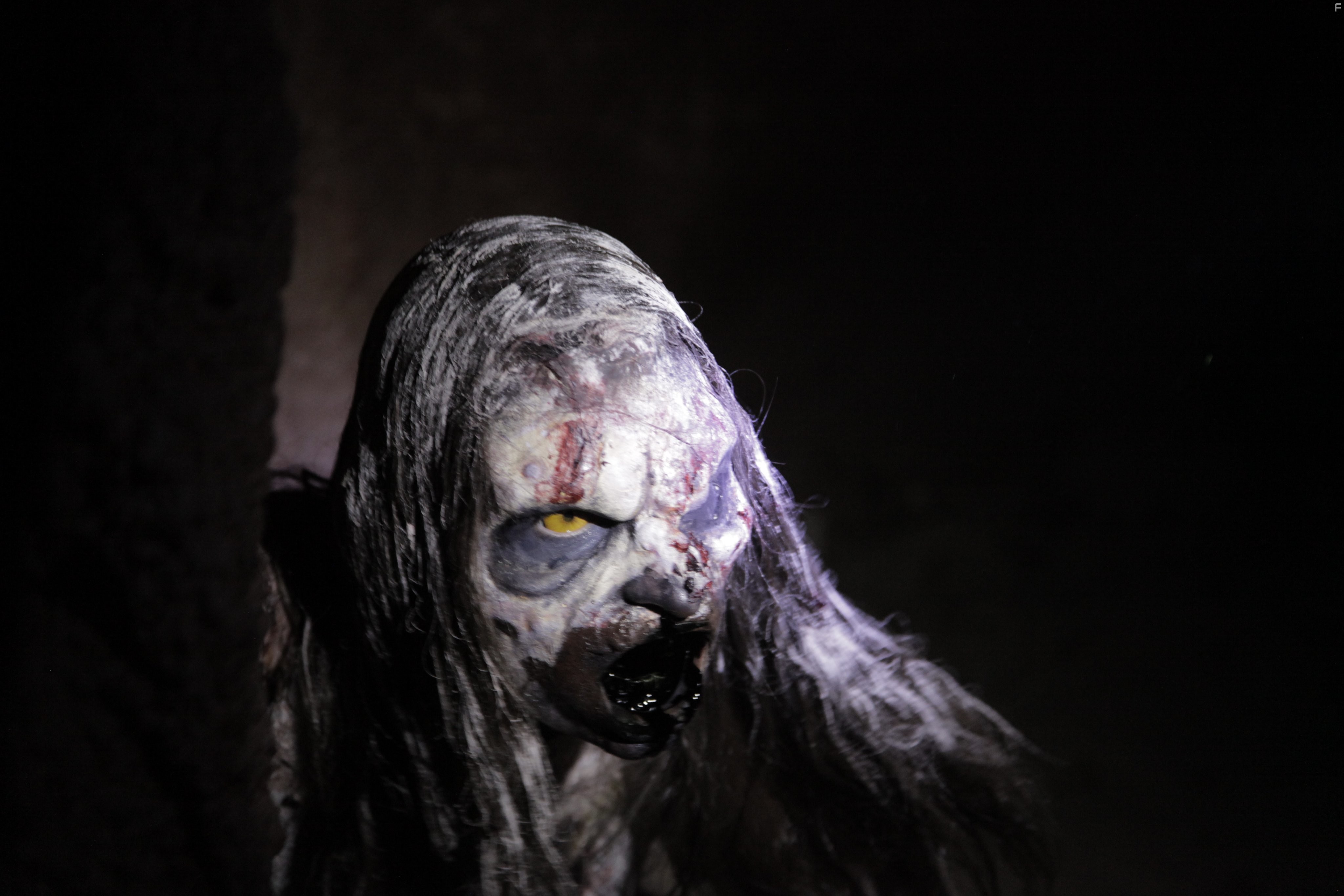 Глубоко во тьме (2014)