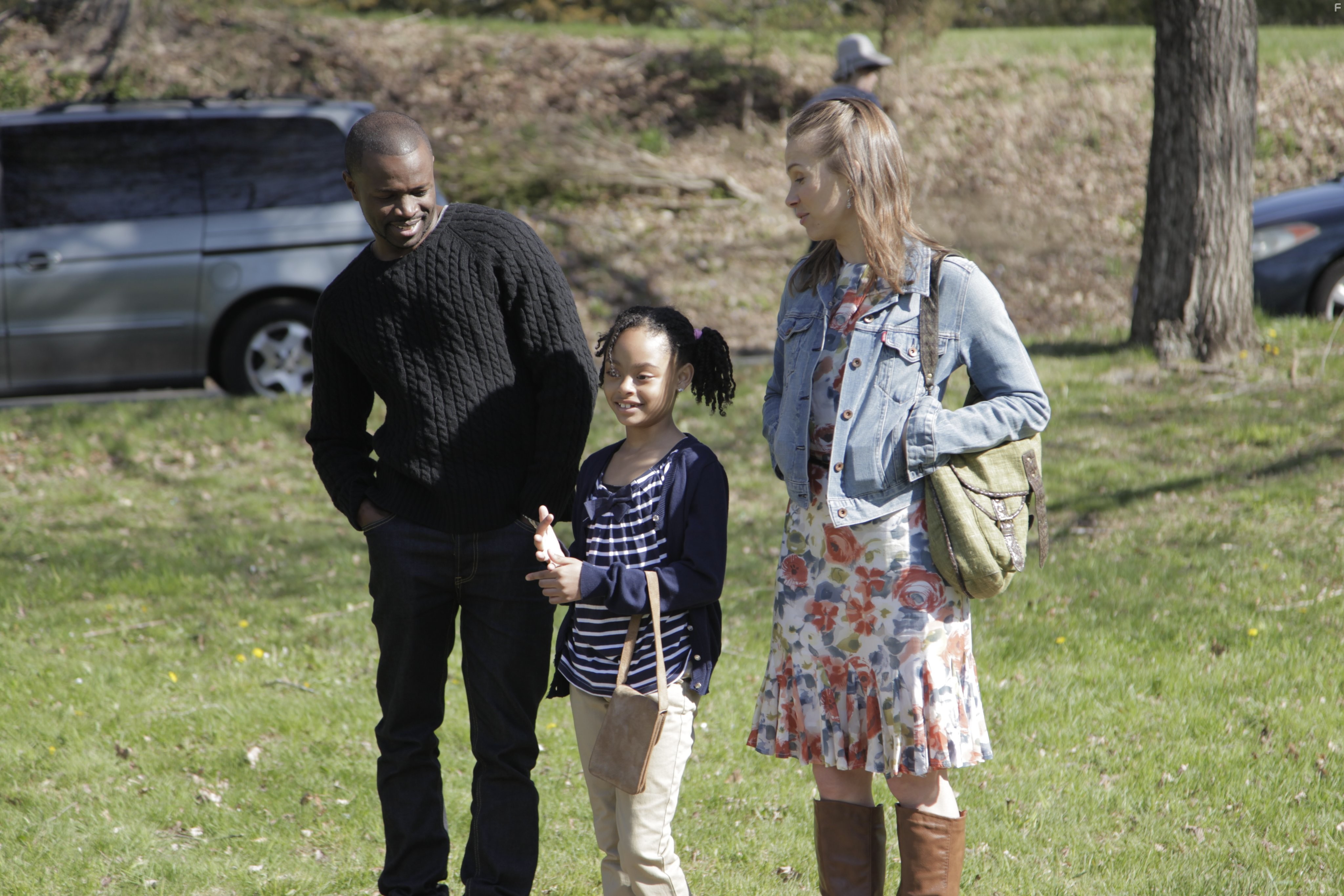 Sean Patrick Thomas, Kristen Bush, and Athena Grant in Глубоко во тьме (2014)