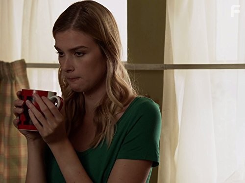 Emma Ishta in Сшиватели (2015)