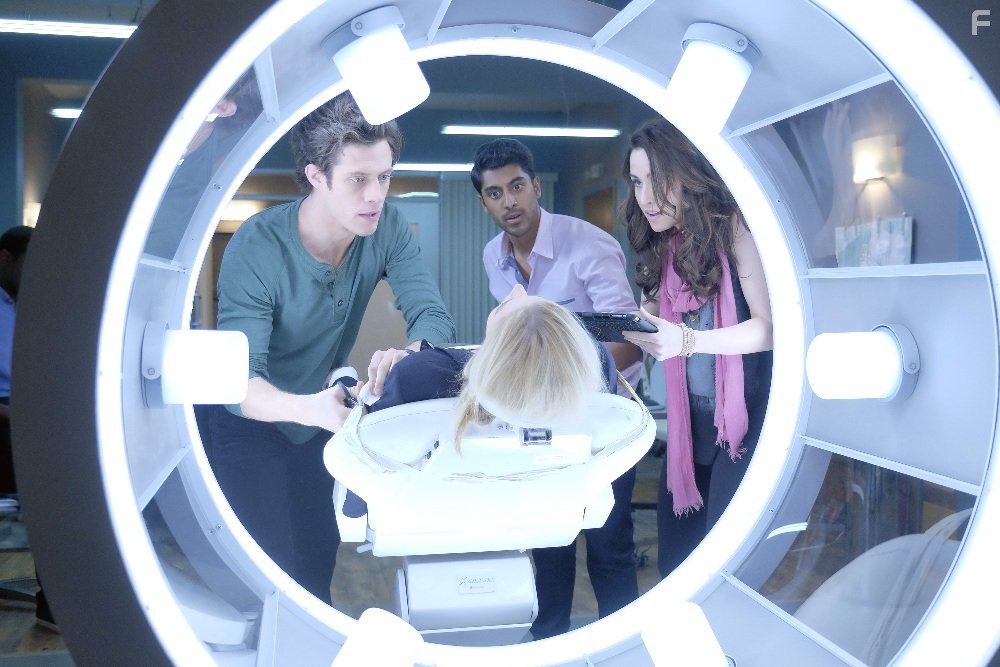 Allison Scagliotti, Ritesh Rajan, and Kyle Harris in Сшиватели (2015)