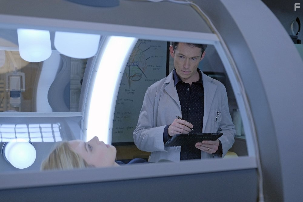 Emma Ishta in Сшиватели (2015)