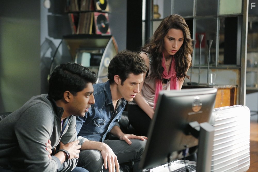 Allison Scagliotti, Ritesh Rajan, and Kyle Harris in Сшиватели (2015)