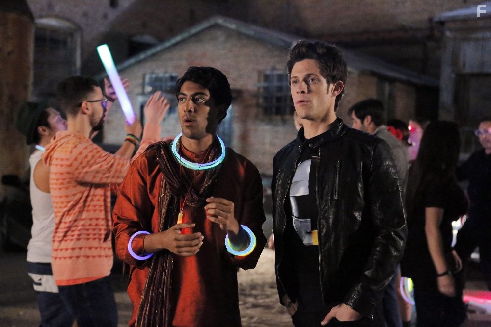 Ritesh Rajan and Kyle Harris in Сшиватели (2015)