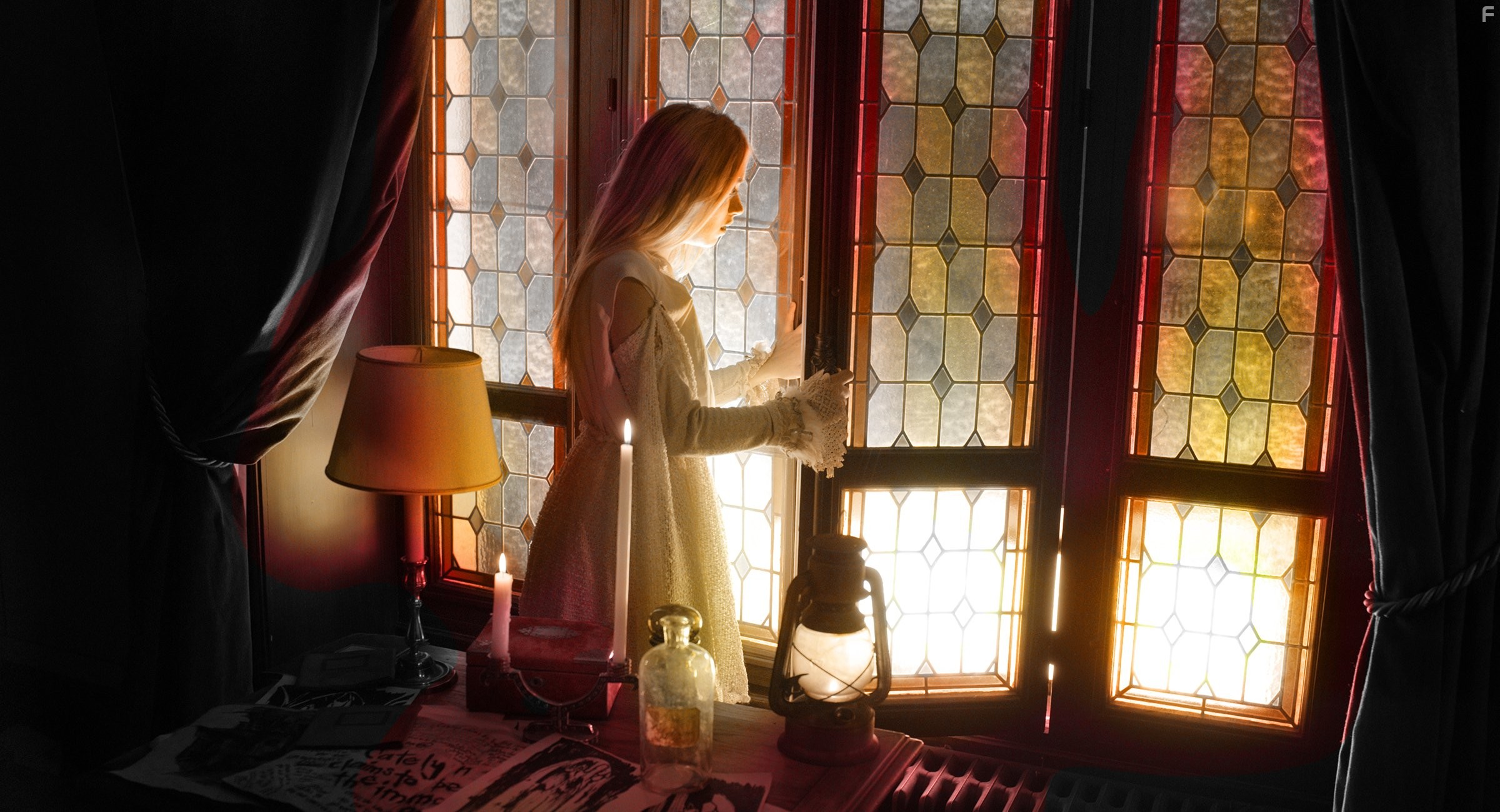 Lilly-Fleur Pointeaux in Horsehead (2014)