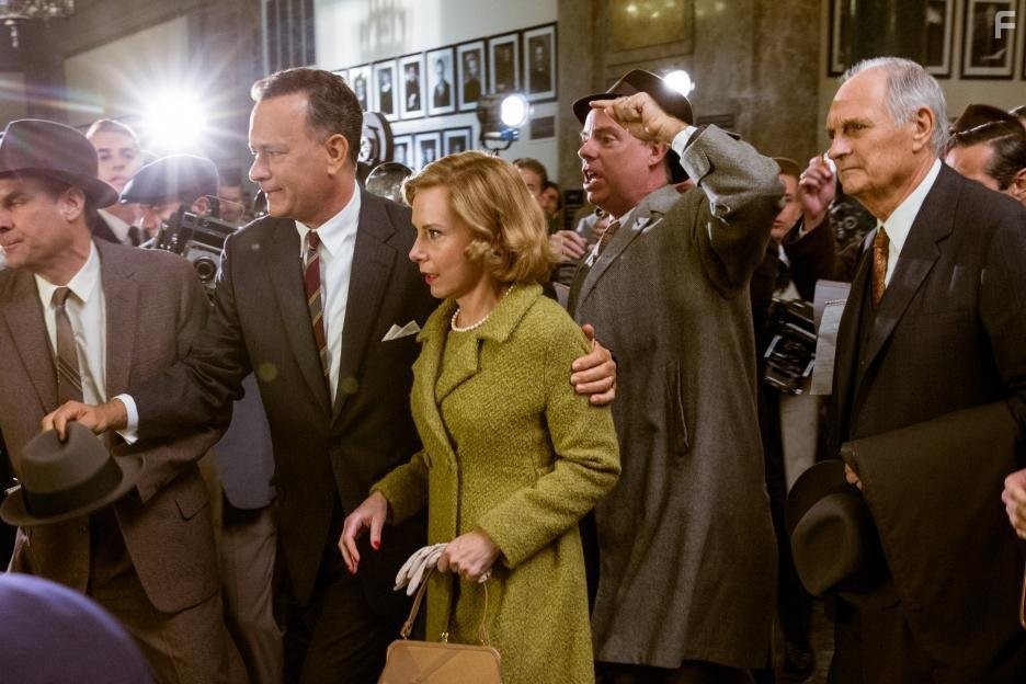 Tom Hanks, Alan Alda, and Amy Ryan in Шпионский мост (2015)