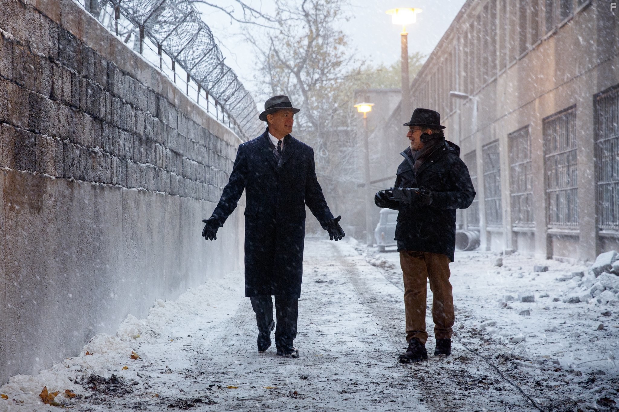 Tom Hanks and Steven Spielberg in Шпионский мост (2015)