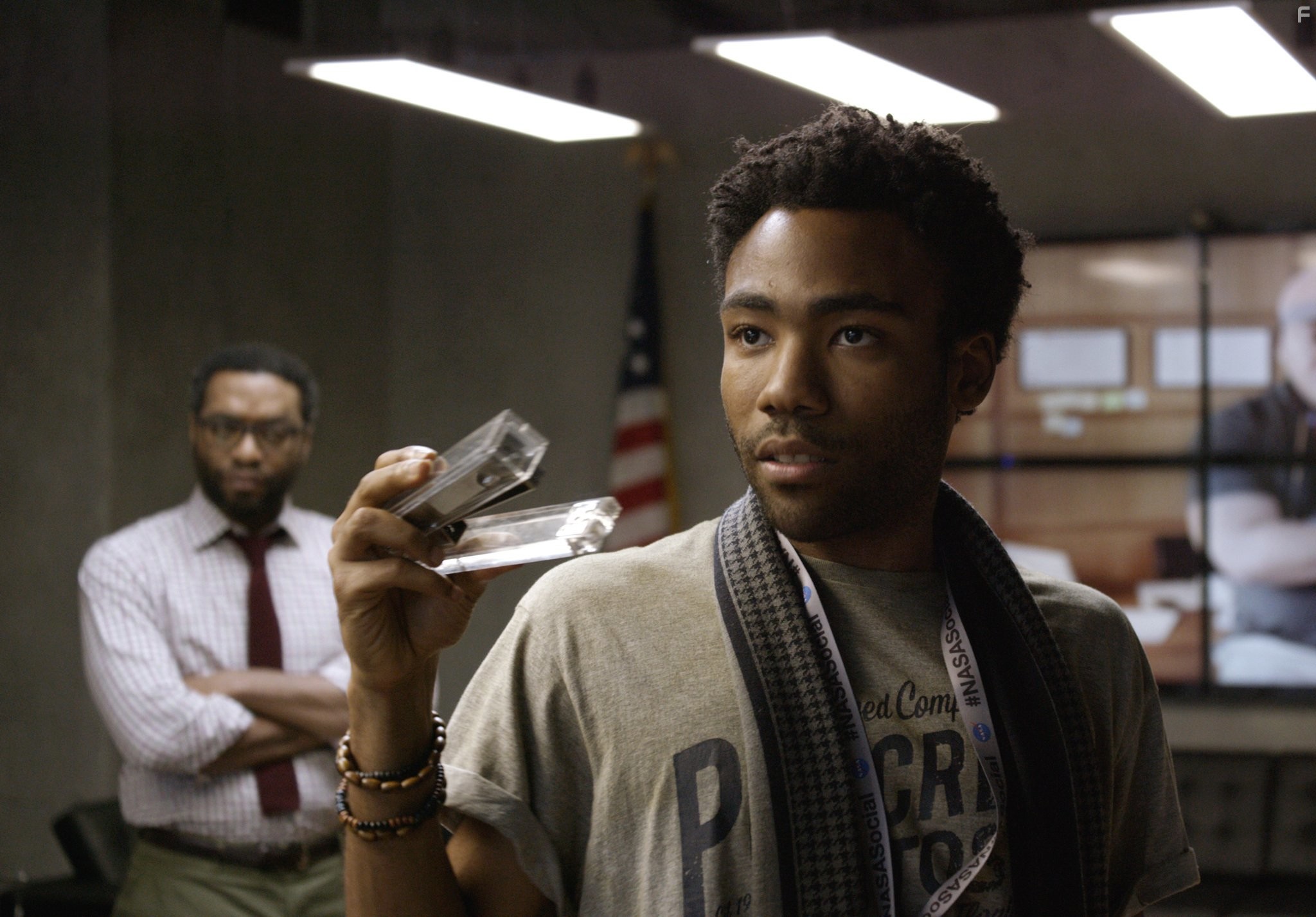 Chiwetel Ejiofor and Donald Glover in Марсианин (2015)